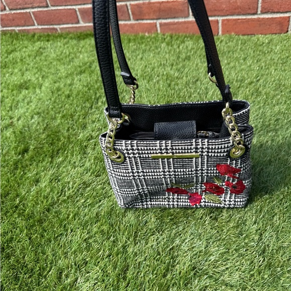 Liz Claiborne Floral Embroidered Shoulder Bag - Black & White Chain Strap - Picture 5 of 15